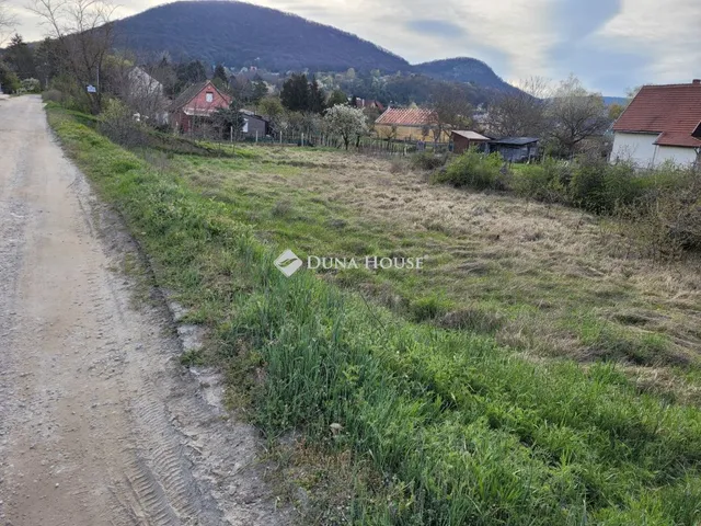 Eladó telek Esztergom, Vöröskői út 1297 nm