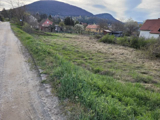 Eladó telek Esztergom, Vöröskői út 1297 nm