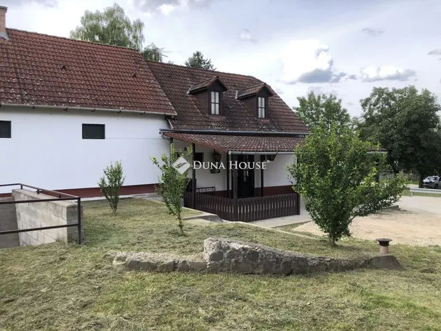 Eladó kereskedelmi és ipari ingatlan Dömös 160 nm