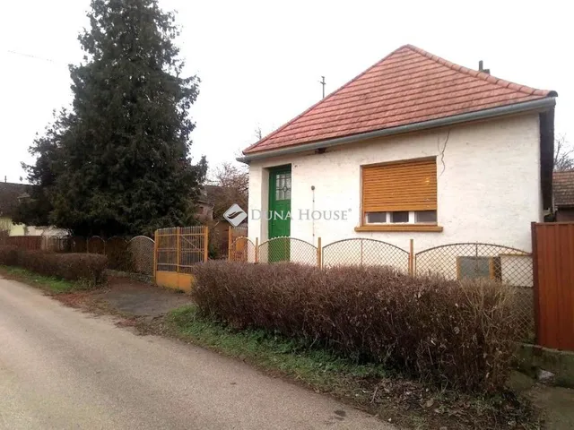 Eladó ház Bajna, Nagytabán utca 100 nm