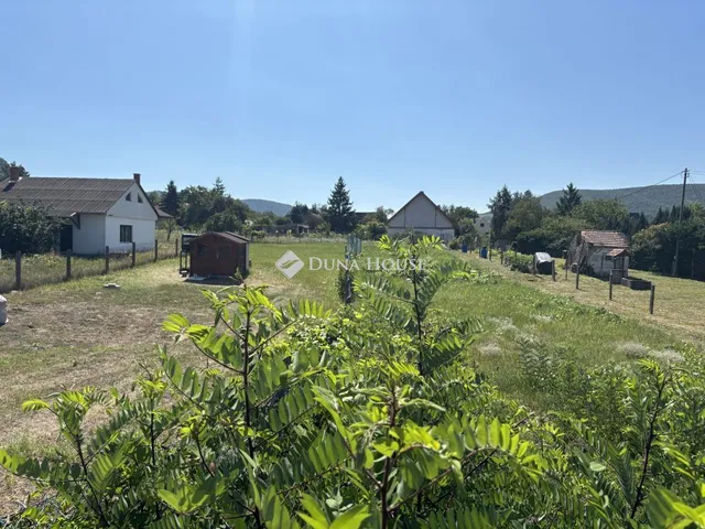 Eladó telek Esztergom, Akácos utca 935 nm