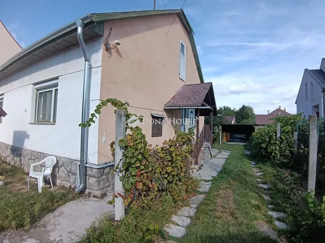 Eladó ház Esztergom, Honvédtemető utca 93 nm