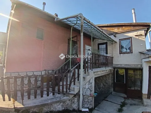 Eladó ház Esztergom, Honvédtemető utca 93 nm