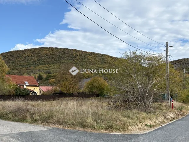 Eladó telek Esztergom 1030 nm