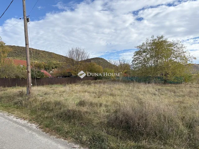 Eladó telek Esztergom, Csenkei út 1030 nm