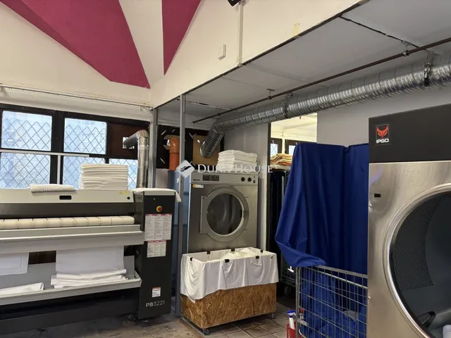 Eladó kereskedelmi és ipari ingatlan Dorog, Köztársaság út 44 nm