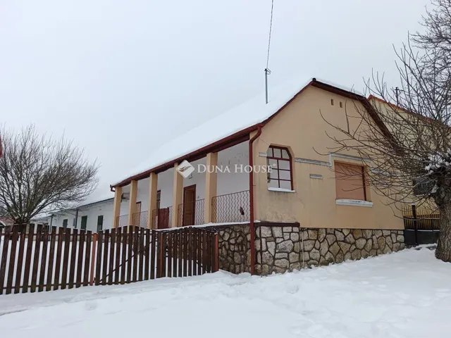 Eladó ház Epöl 90 nm