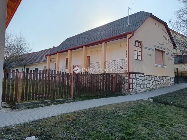 Eladó ház Epöl 90 nm