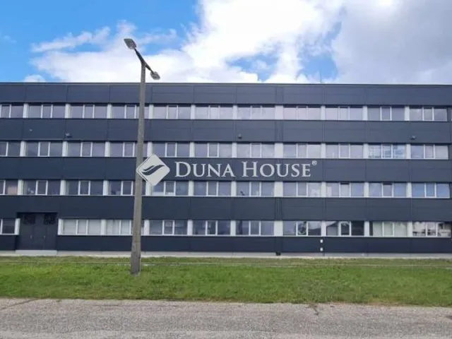 Eladó kereskedelmi és ipari ingatlan Esztergom 2704 nm