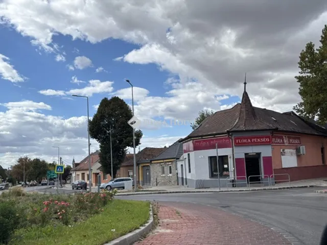 Eladó ház Esztergom, Terézia utca 193 nm