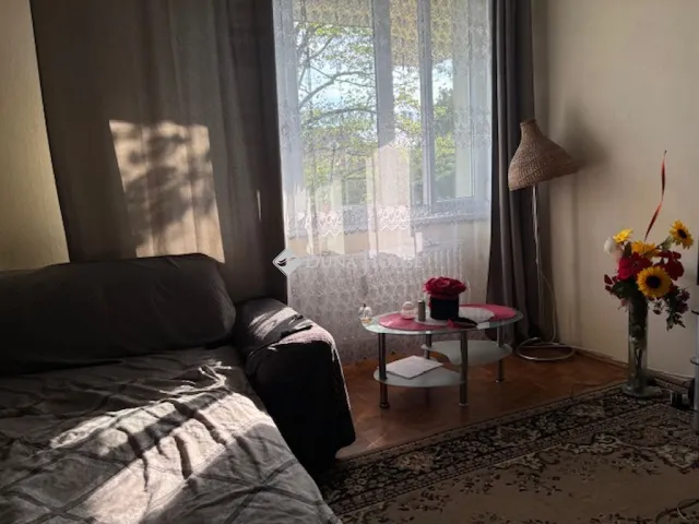 Eladó lakás Esztergom, Béke tér 56 nm