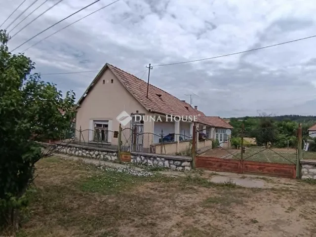 Eladó ház Epöl 100 nm