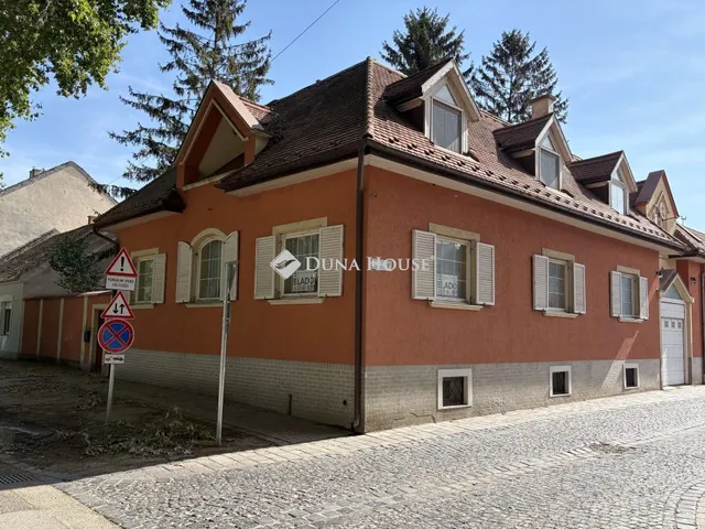 Eladó ház Esztergom 325 nm