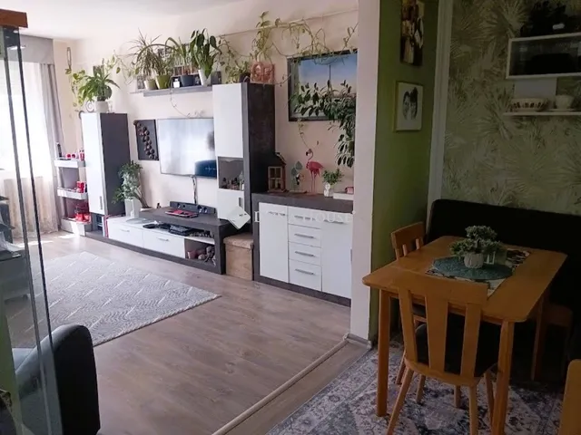 Eladó lakás Nyergesújfalu, Május 1. tér 53 nm
