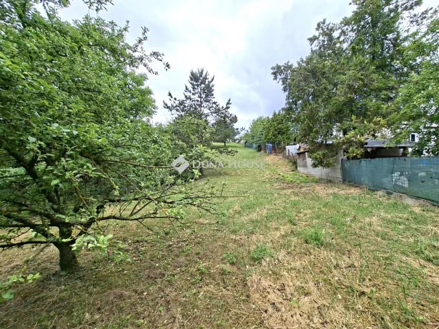 Eladó telek Esztergom, Hosszúvölgy utca 1888 nm