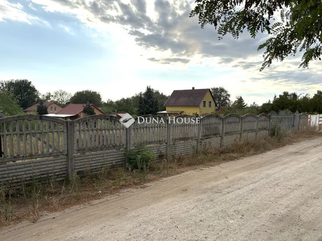 Eladó telek Esztergom, Temesvári utca 1469 nm