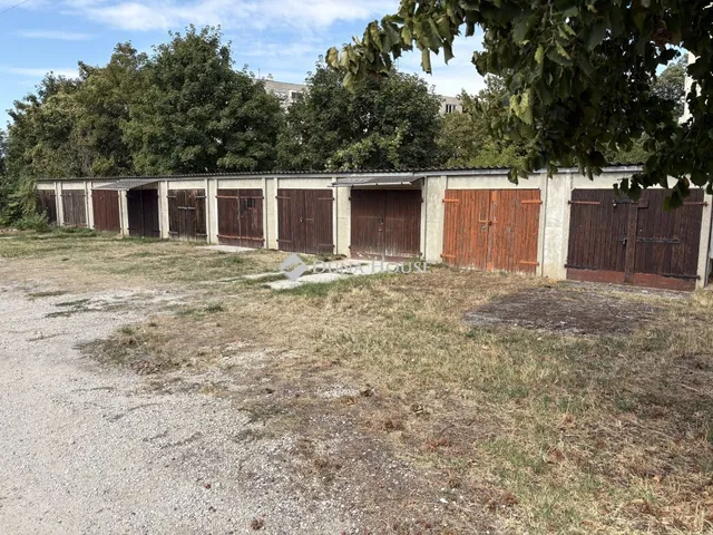 Eladó garázs Esztergom 22 nm
