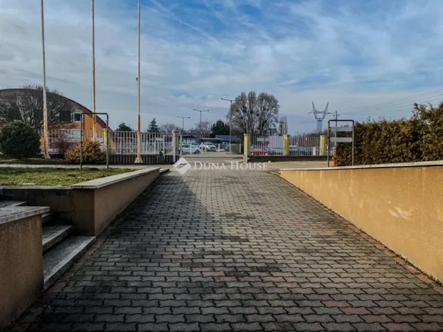 Eladó kereskedelmi és ipari ingatlan Vértesszőlős 1700 nm