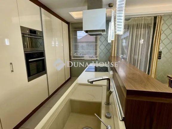 Eladó ház Göd 330 nm