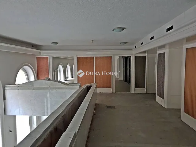 Eladó kereskedelmi és ipari ingatlan Budapest V. kerület, Hold utca 763 nm