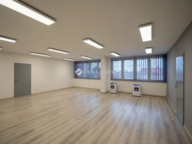 Kiadó kereskedelmi és ipari ingatlan Polgár 650 nm