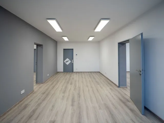 Kiadó kereskedelmi és ipari ingatlan Polgár 650 nm