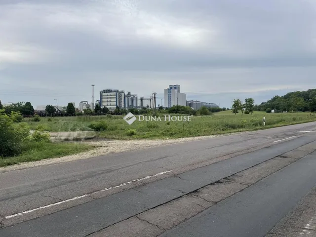Eladó telek Martfű 4656 nm