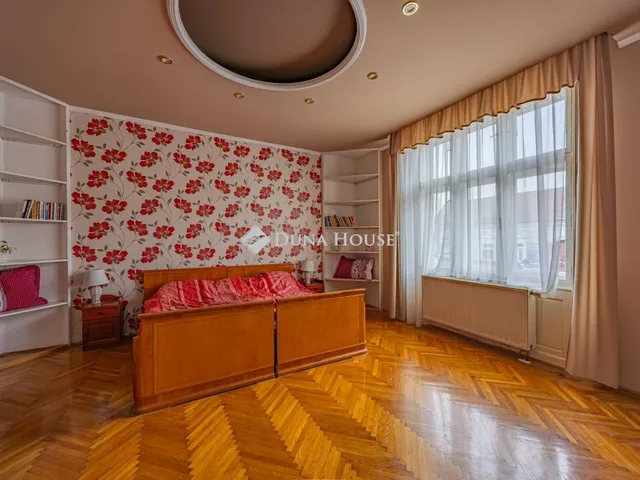 Eladó ház Pápa 377 nm