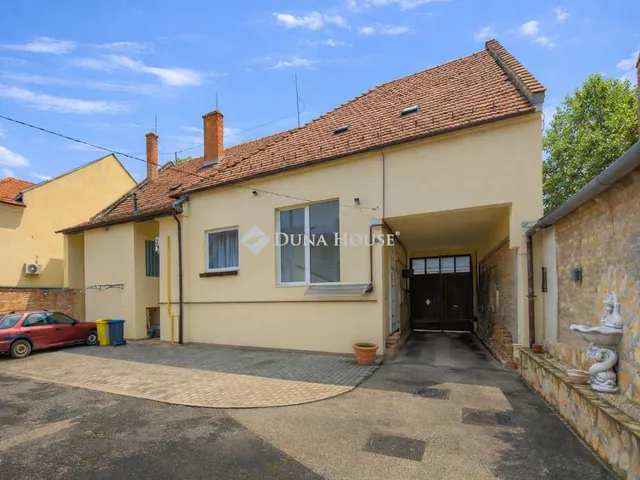 Eladó lakás Pápa 167 nm