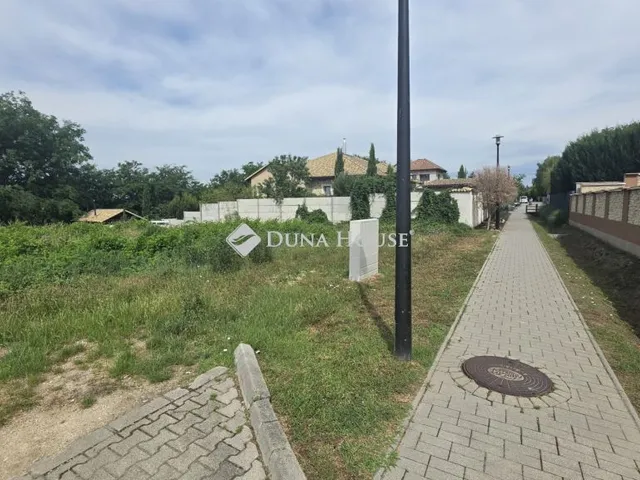 Eladó telek Fót, Bűbáj utca 927 nm