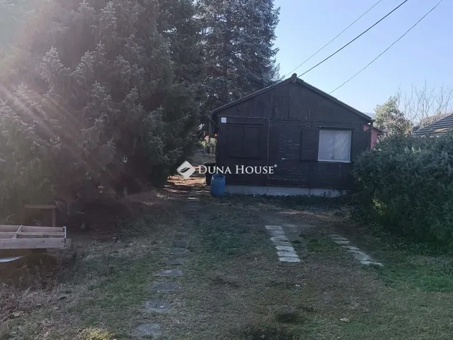 Eladó nyaraló Kisoroszi, Fenyő utca 50 nm
