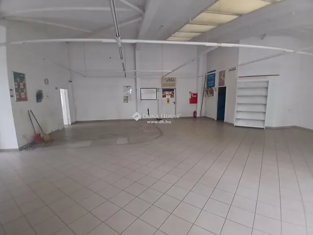 Eladó kereskedelmi és ipari ingatlan Debrecen 2000 nm