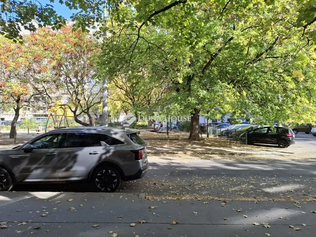 Eladó garázs Budapest IV. kerület, Nádasdy Kálmán utca 16 nm