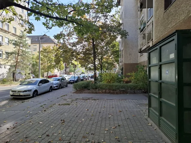 Eladó garázs Budapest IV. kerület, Nádasdy Kálmán utca 16 nm