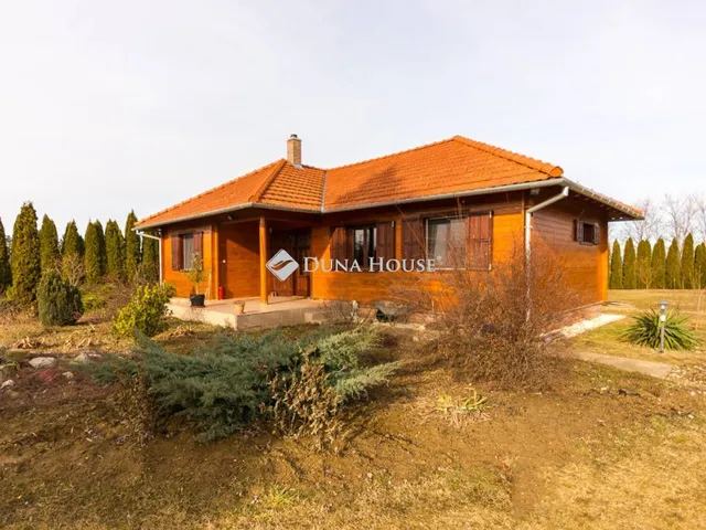 Eladó ház Egerág 210 nm