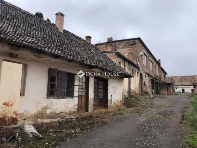 Eladó telek Pécsvárad 2800 nm