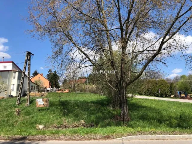 Eladó telek Komló, Munkácsy Mihály utca 788 nm