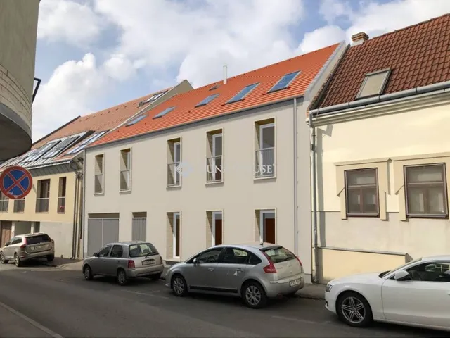 Eladó lakás Pécs, Kóczián Sándor utca 77 nm