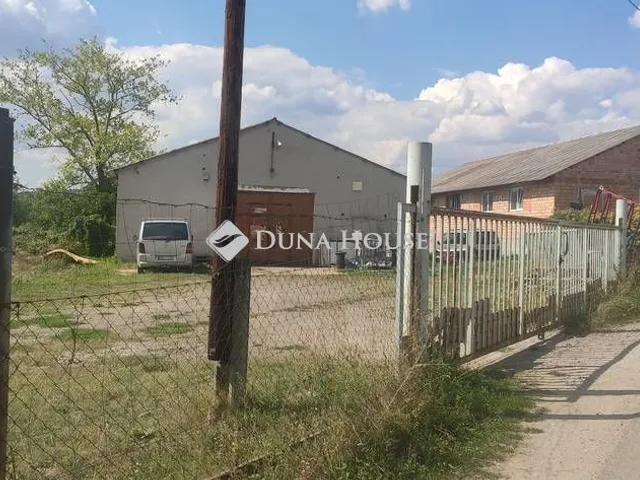 Kiadó kereskedelmi és ipari ingatlan Pécs 300 nm