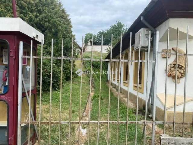 Eladó kereskedelmi és ipari ingatlan Pécs 240 nm
