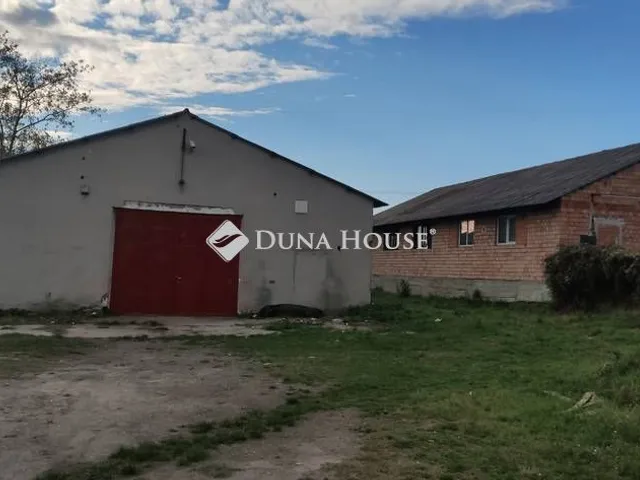 Eladó kereskedelmi és ipari ingatlan Pécs, Dobogó dűlő 600 nm