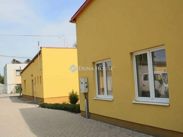 Kiadó kereskedelmi és ipari ingatlan Pécs 1250 nm