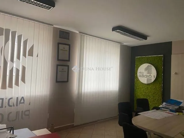 Kiadó kereskedelmi és ipari ingatlan Pécs 220 nm