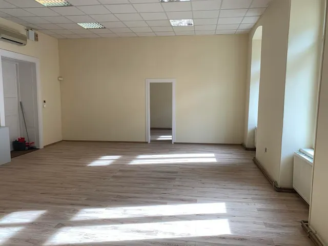 Eladó kereskedelmi és ipari ingatlan Pécs 186 nm