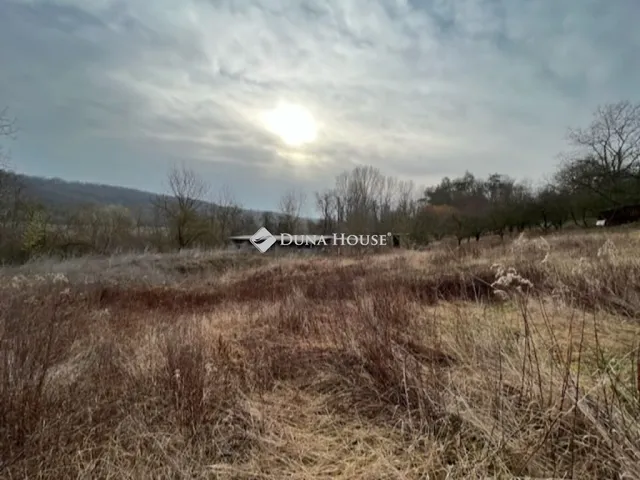 Eladó telek Nagykozár, Zártkert 4422 nm