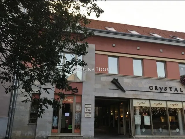 Kiadó kereskedelmi és ipari ingatlan Pécs 138 nm