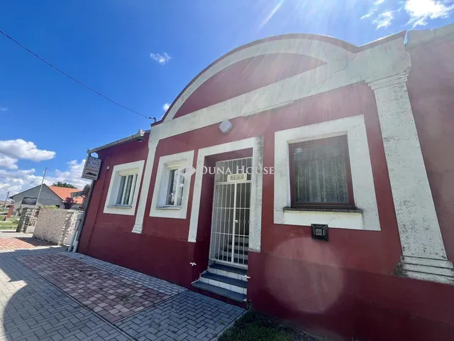Eladó kereskedelmi és ipari ingatlan Nagymányok 104 nm