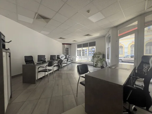 Kiadó kereskedelmi és ipari ingatlan Pécs 110 nm