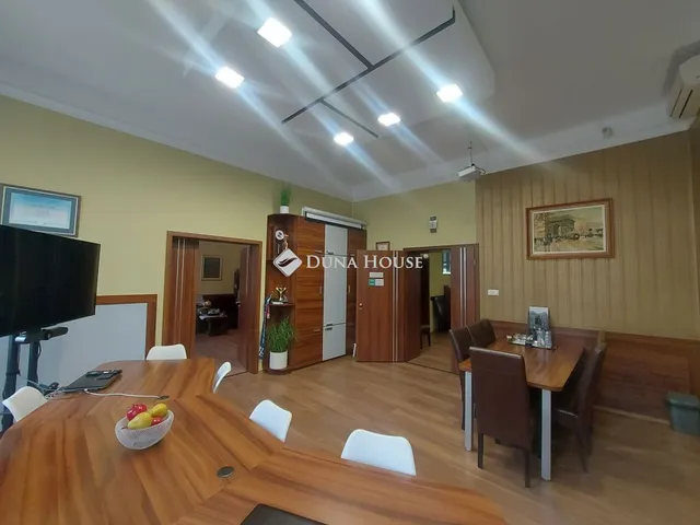 Kiadó kereskedelmi és ipari ingatlan Pécs 175 nm