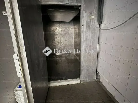 Eladó kereskedelmi és ipari ingatlan Budapest II. kerület 23 nm